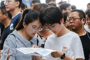 霍伊伦本场数据：0射门，8次对抗仅2次成功，评分6.3分全场最低